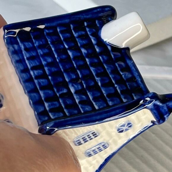 VTG Delft Blue ceramic house ashtray. - Picture 6 of 10